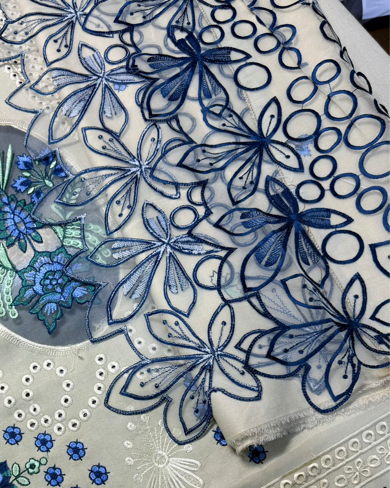 MAHNUR 3pc Wedding Winter Collection Code:71 - Image 6