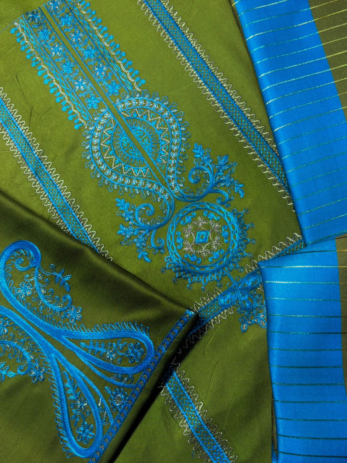 MARIA B 3pc Casual Winter Collection CODE 7019 - Image 6